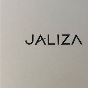 Jaliza Beige Dust Bag